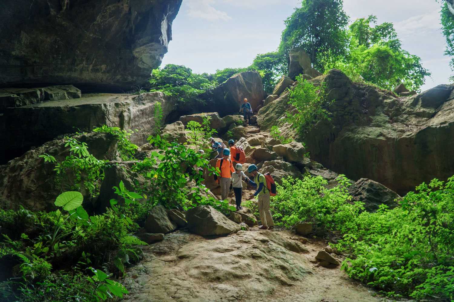 Tham gia các tour trekking sẽ giúp các bạn trẻ tăng cường sự tự tin, sẵn sàng đối mặt với những khó khăn trong cuộc sống.