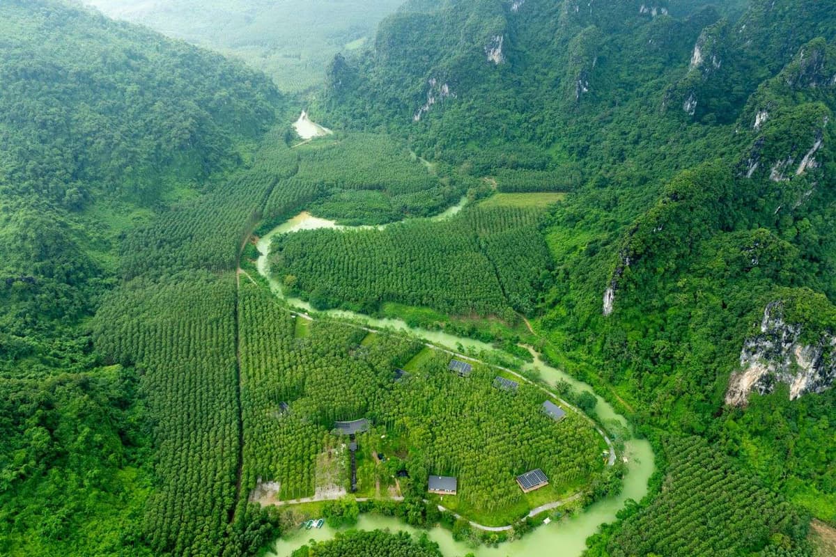 Blue Diamond Retreat - Địa điểm lý tưởng để tổ chức du lịch Wellness tại Quảng Trị 4 Toàn cảnh Blue Diamond Retreat nhìn từ trên cao