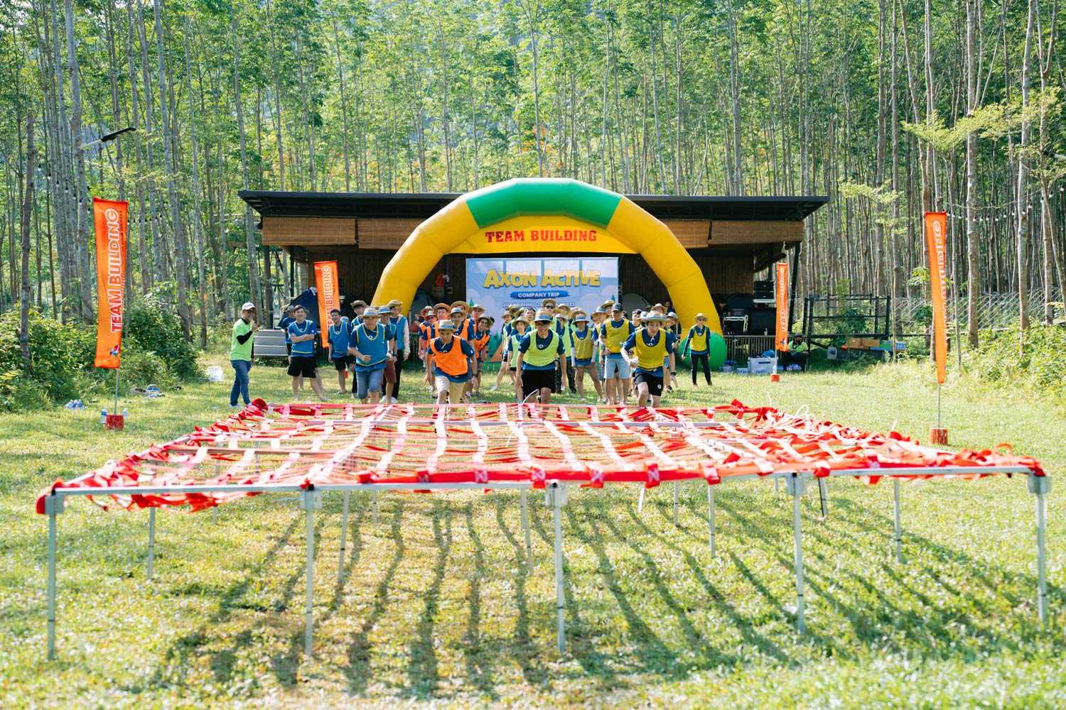Hoạt động teambuilding da dạng, sôi nổi và phù hợp với slogan mà các tổ chức đặt ra.
