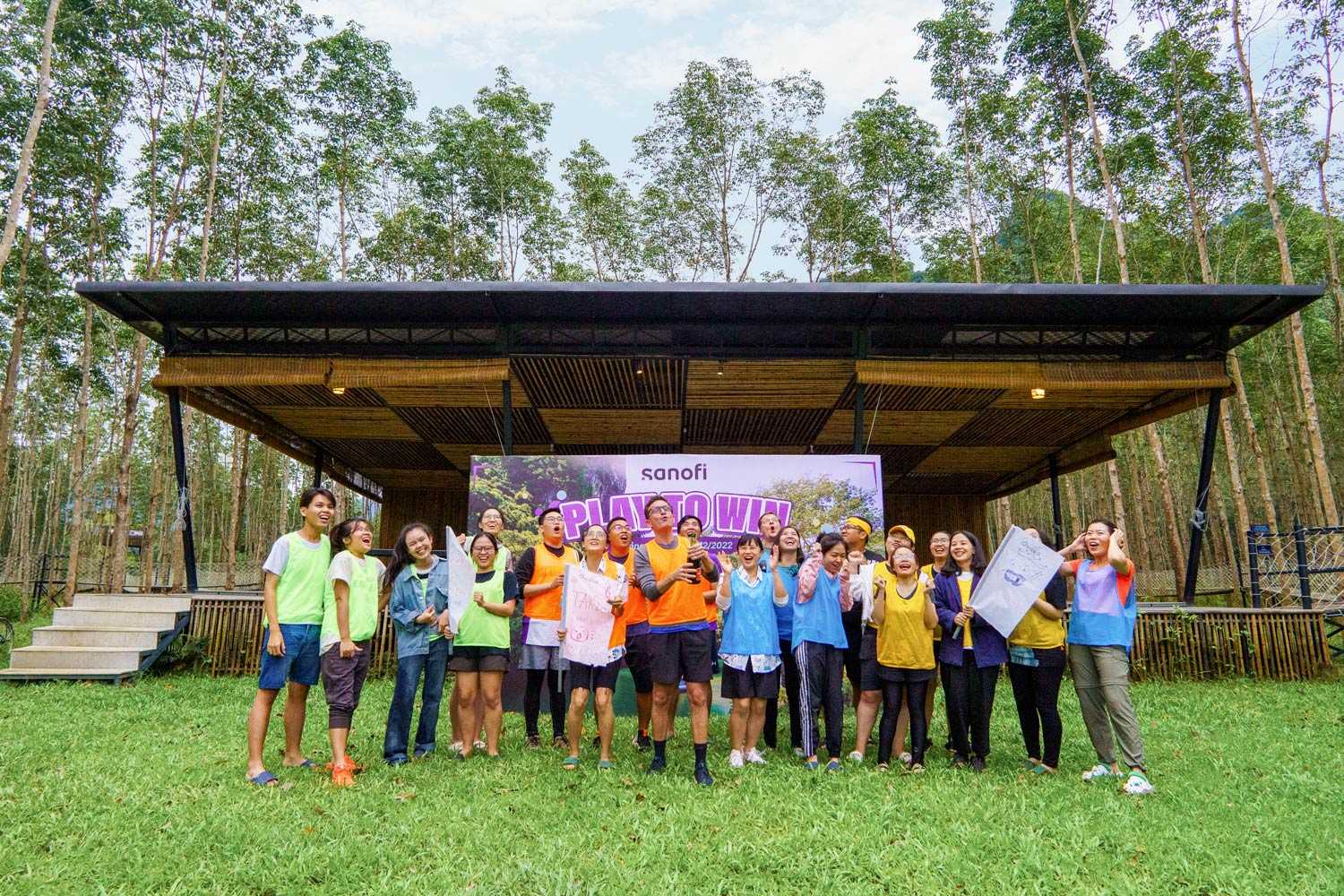 Bên cạnh đó, Team Building cũng hỗ trợ phát triển cá nhân.