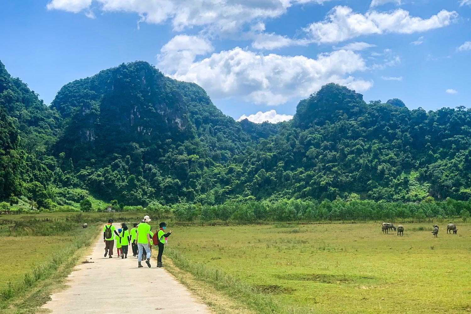 Gia đình cùng nhau gắn kết, mở rộng kiên thức về thiên nhiên sau chuyến đi.
