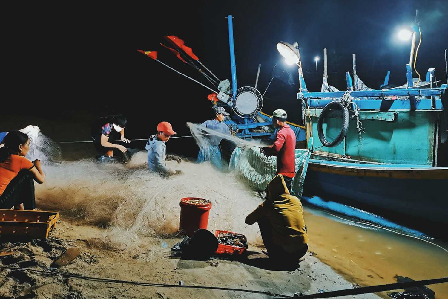 Người dân ở đây sinh sống dựa vào biển cả.