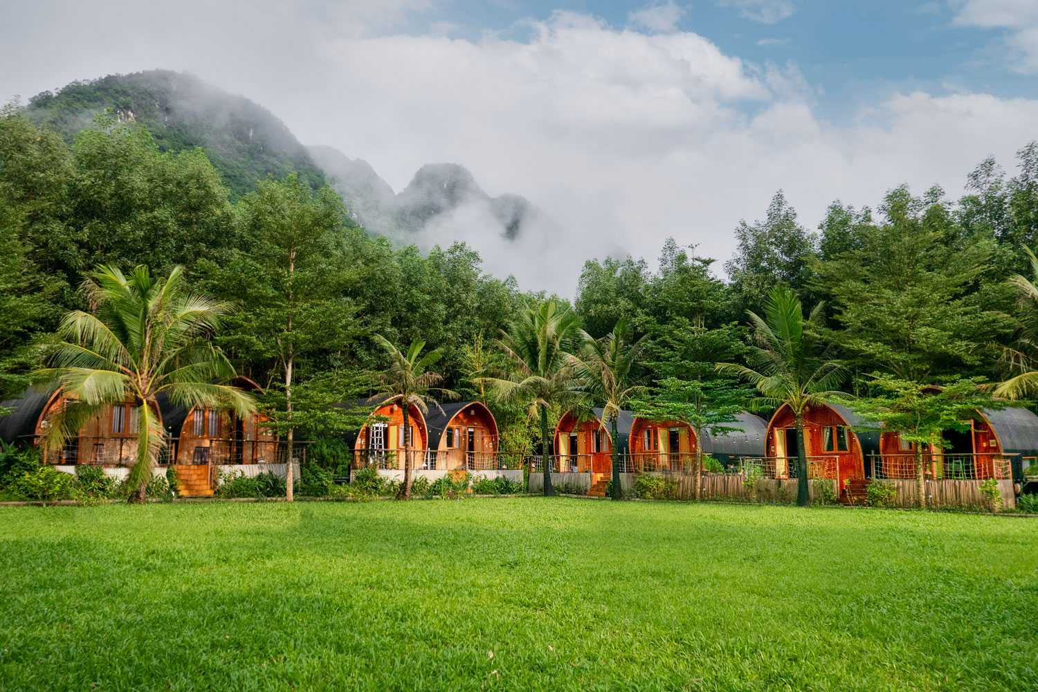 Khung cảnh thiên nhiên hùng vĩ sau nhà Farm tại Chày Lập Farmstay 
