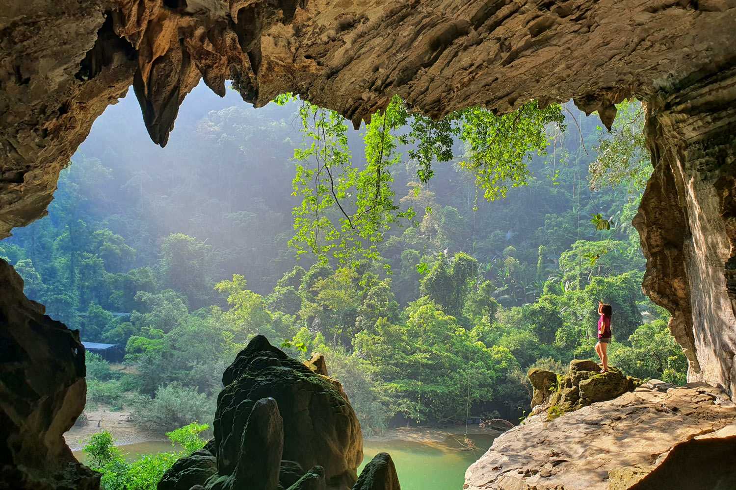 Hướng nhìn ra bãi trại Tổ Mộ