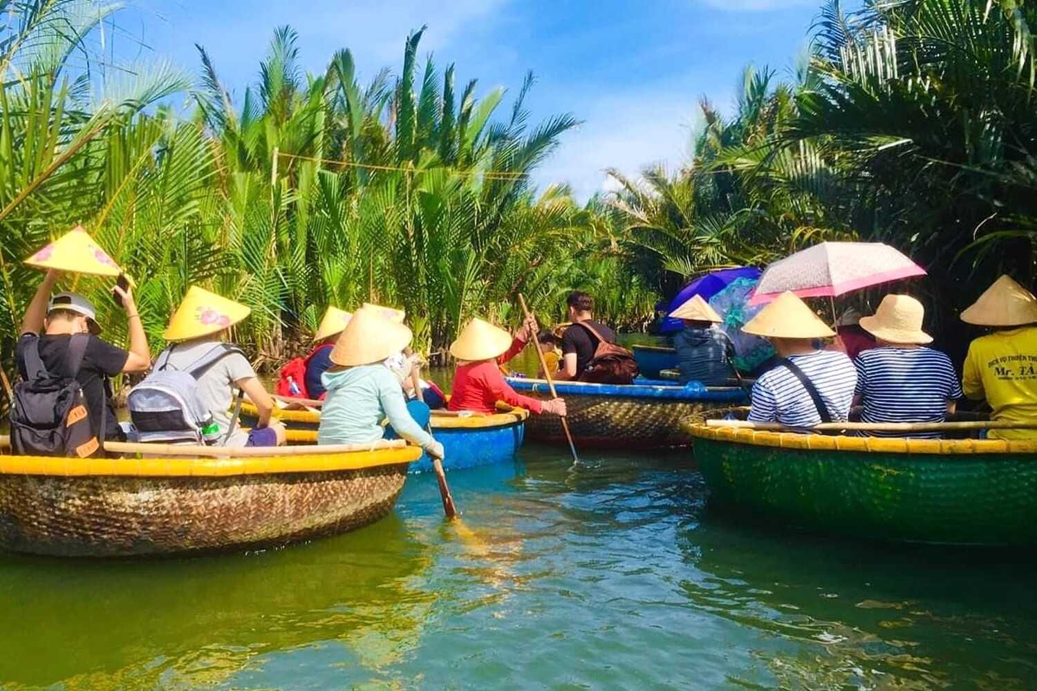 A basket boat tour in the Bay Mau Coconut Forest is a fun and interactive experience. Source: Flickr