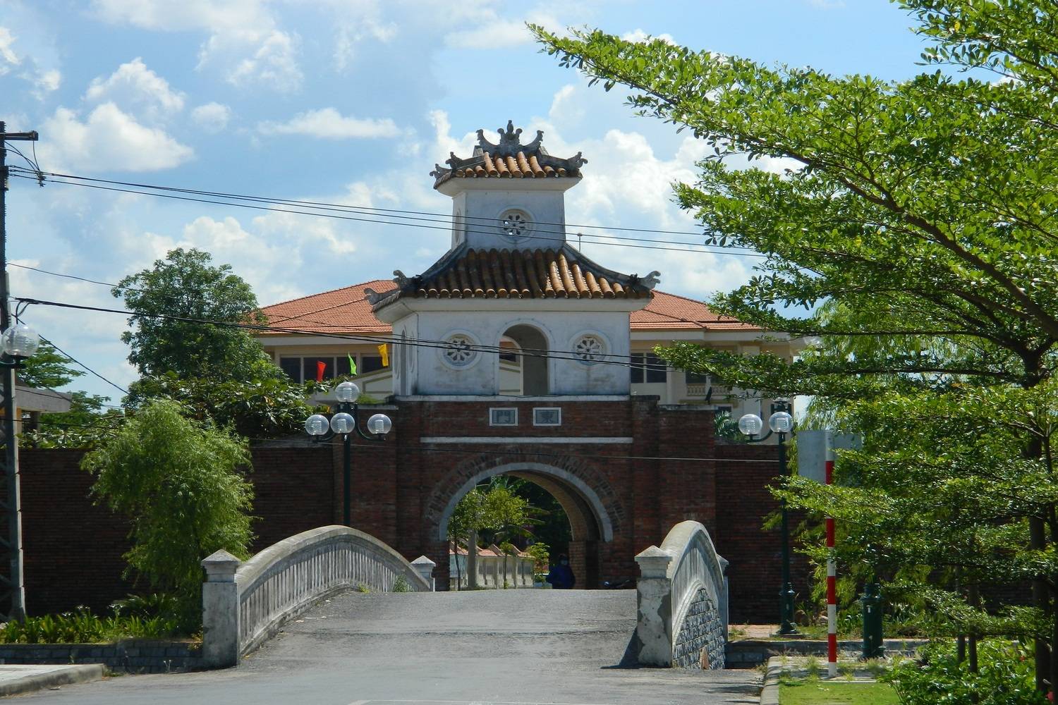 Năm 1824, Thành cổ Đồng Hới được vua Minh Mạng cho xây dựng lại theo kiến trúc Vauban