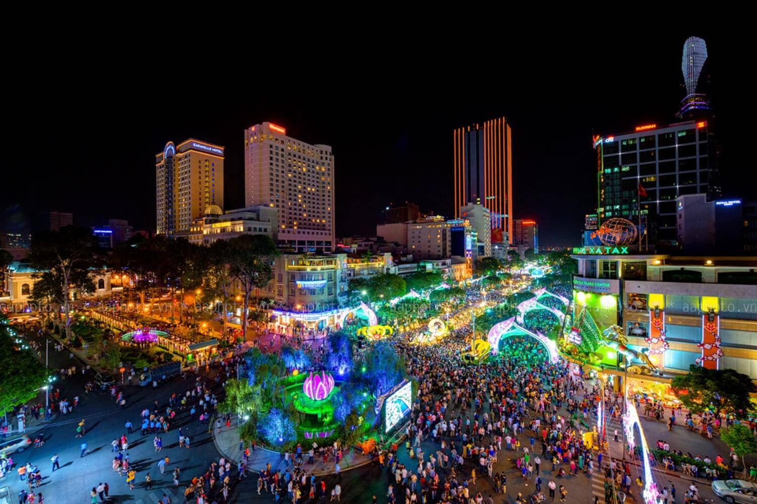 Traveling to Vietnam will be more interesting when tourists immerse themselves in the joyful atmosphere of Lunar New Year
