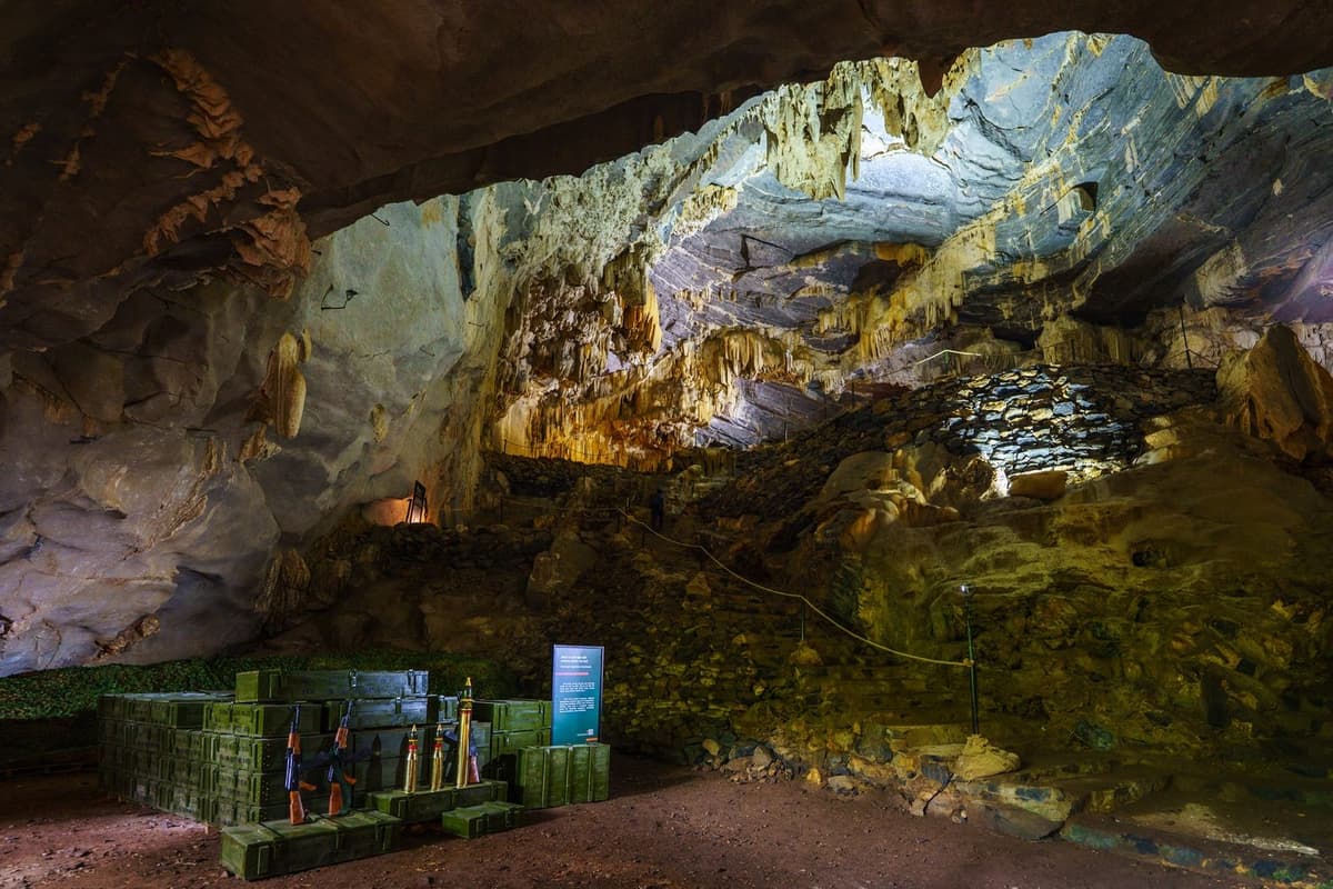 Travel to Commander Cave