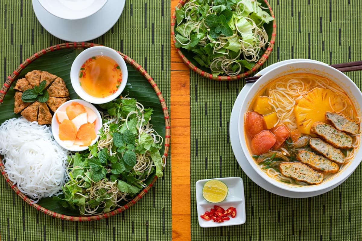 Thưởng thức bún chả cá trắm sông Son thơm ngọt, đậm vị miền quê Chày Lập.