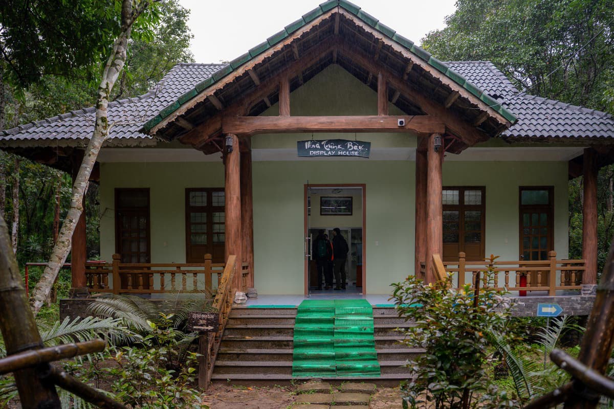Nhà trưng bày mẫu vật Phong Nha giới thiệu đa dạng động thực vật và di sản địa chất.