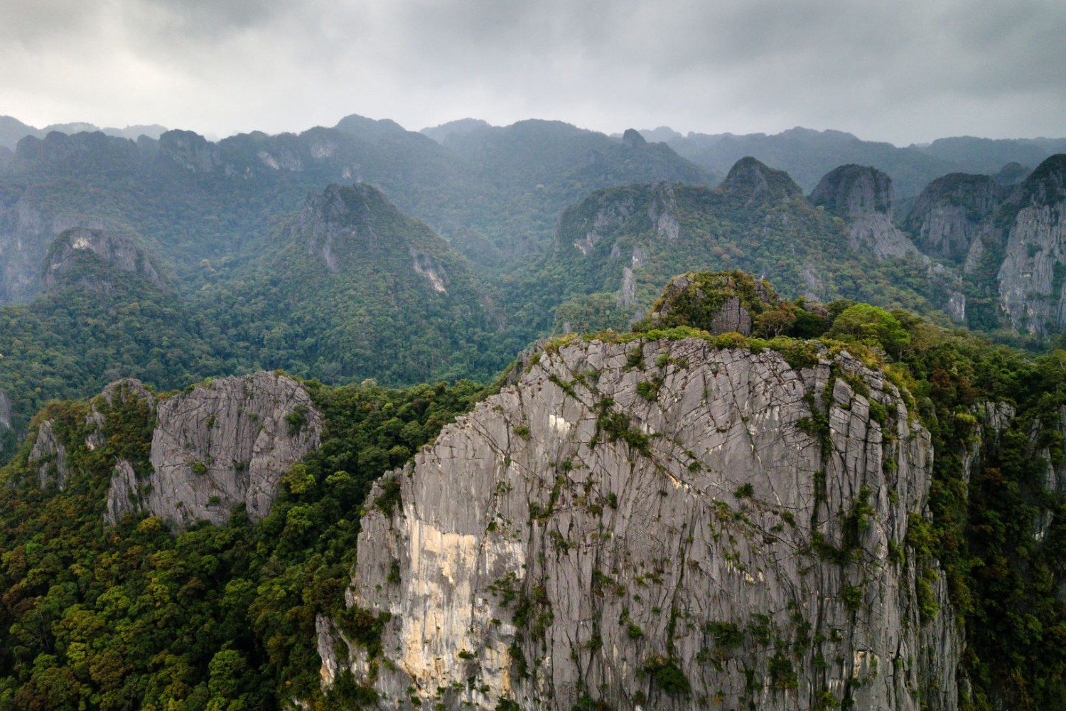 Hin Nam Nô là vườn quốc gia Lào nổi tiếng với hệ thống hang động kỳ vĩ.