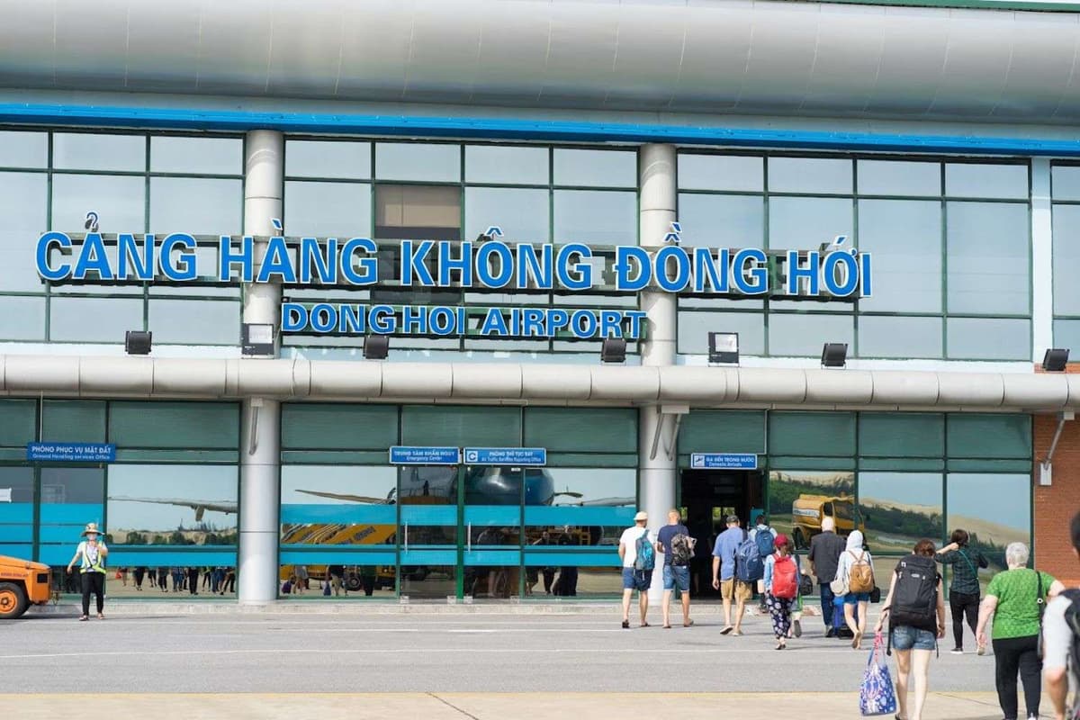 Hướng dẫn di chuyển du lịch Quảng Trị tự túc năm 2026 1 Du khách có thể di chuyển từ Hà Nội và TP.Hồ Chí Minh đến Quảng Trị bằng máy bay