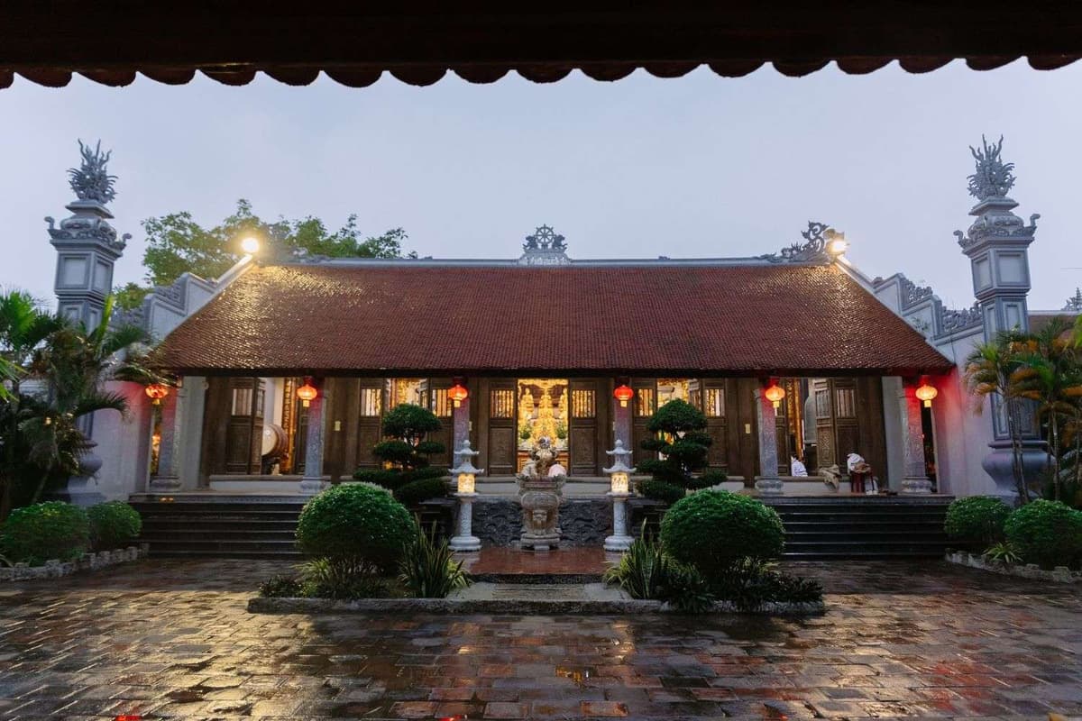 Chùa Hoằng Phúc: Cổ tự hơn 700 năm lắng đọng giữa lịch sử 2 Chùa Hoằng Phúc được xây dựng với kiến trúc đền chùa truyền thống. Nguồn: Hoằng Phúc Cổ Tự