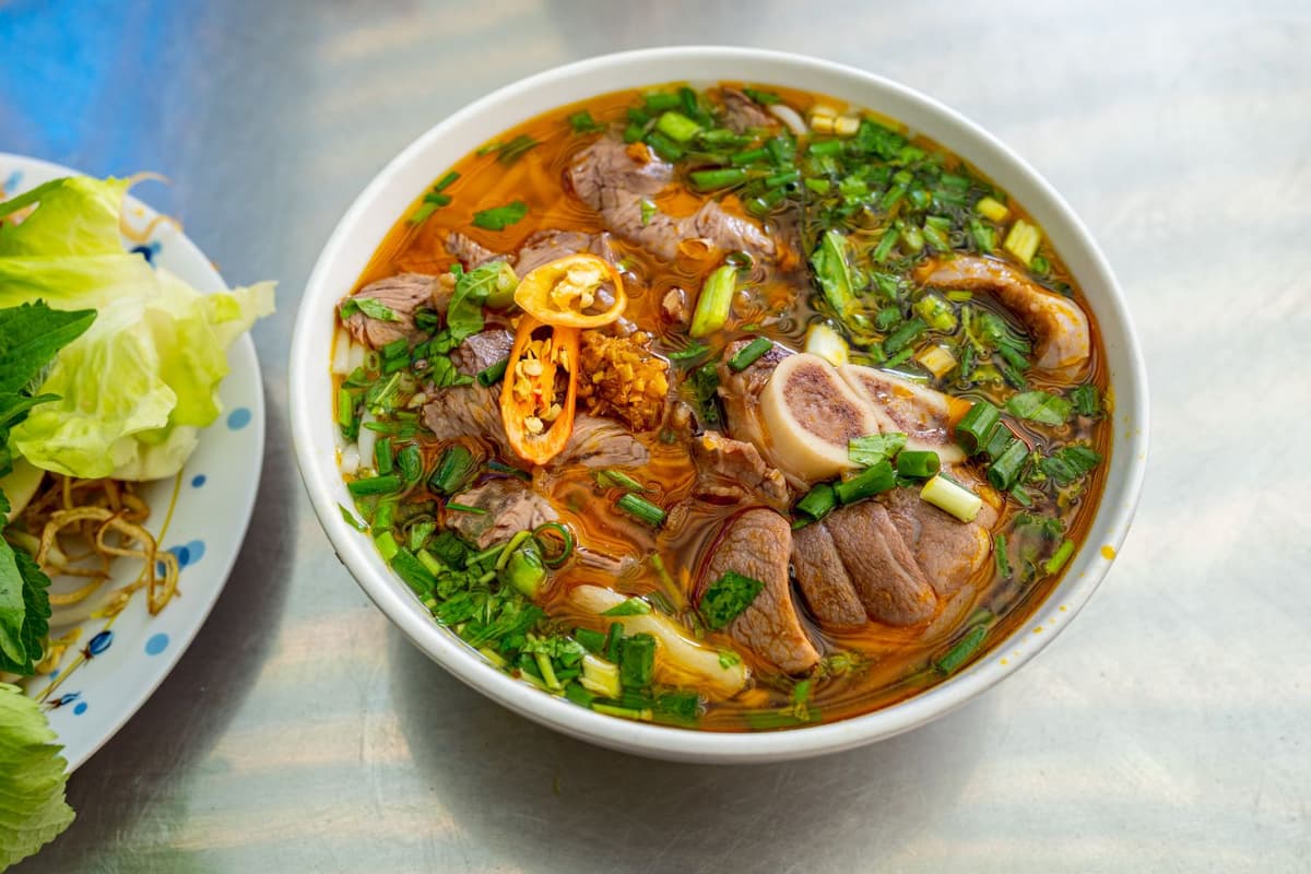 Bún bò Huế có hương vị đậm đà, ai ăn một lần cũng nhớ mãi.