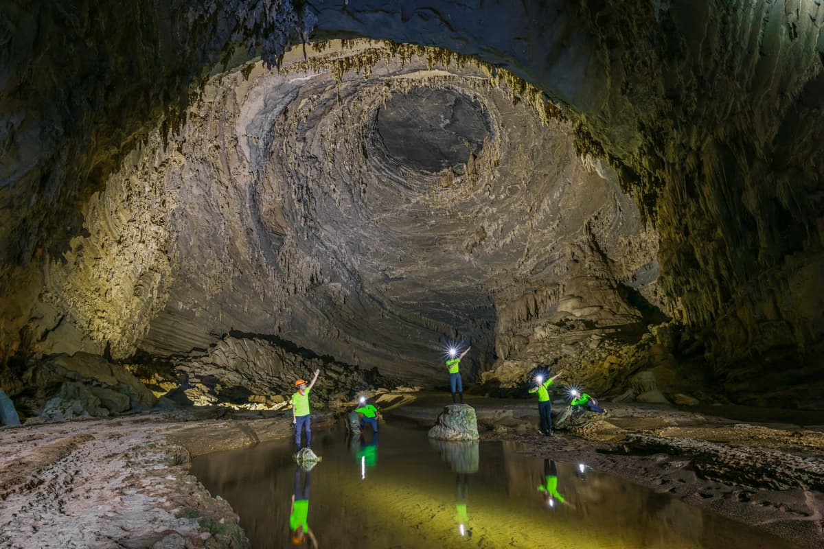 Despite the seasonal pause of many adventure tours, Hang Tien is still accessible to travelers