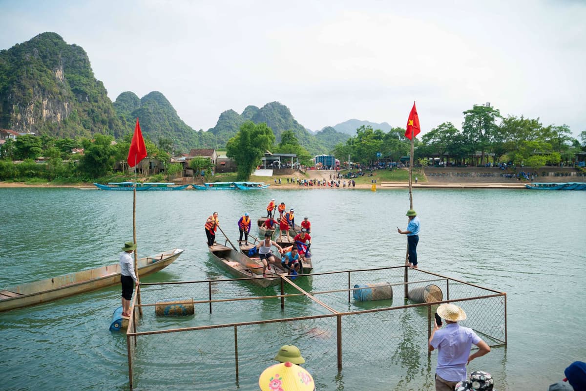 Phong Nha in spring: Embrace the beauty of nature in bloom 6 The annual Son River Grass Carp Competition is held during the Reunification Day holiday (April 30)