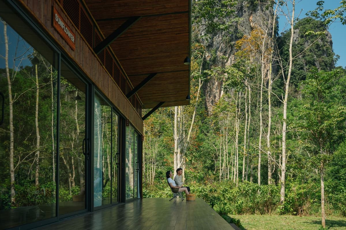 Blue Diamond Retreat is surrounded by a 5-hectare forest and the crystal-clear Blue Stream