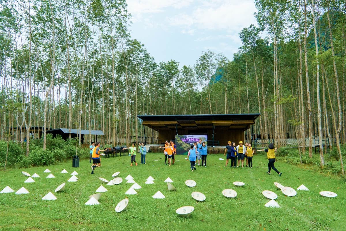 Phong Nha in spring: Embrace the beauty of nature in bloom 18 Blue Diamond Retreat offers customized team-building activities for groups
