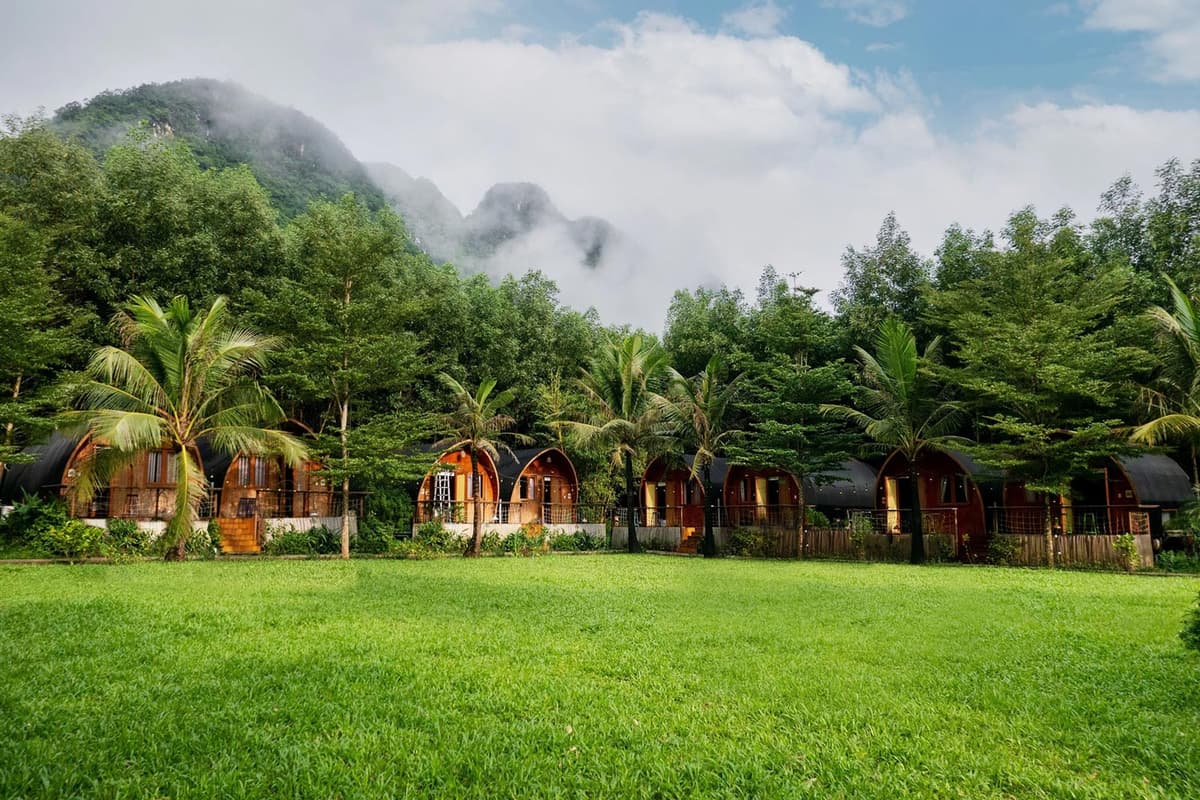 Chay Lap Farmstay combines modern comfort with the beauty of peaceful countryside and dramatic limestone mountains